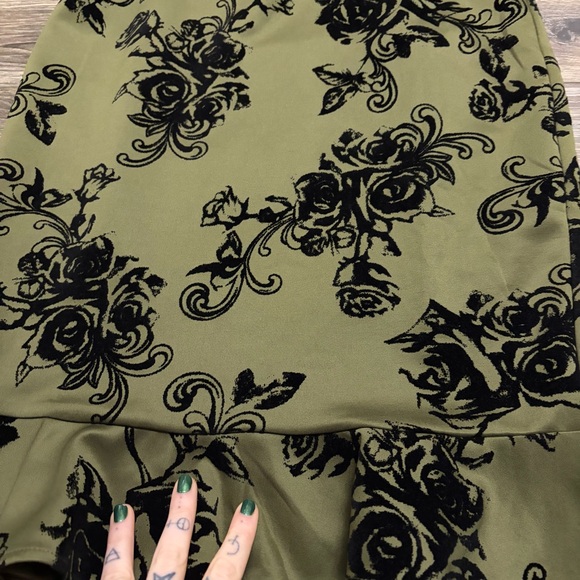 Y2K Vintage Velvet Rose Brocade Peplum Pencil Skirt (Olive/Black) Size Medium - Picture 2 of 7